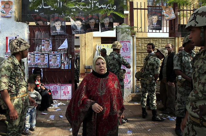 Egyptian army guards vote