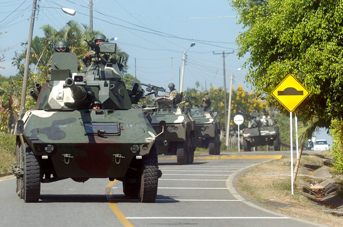 Colombian president pledges peace negotiations with FARC