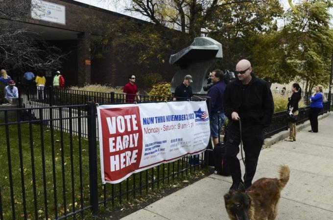 US President Barack Obama voting