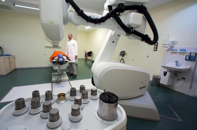 CyberKnife treats cancer patients