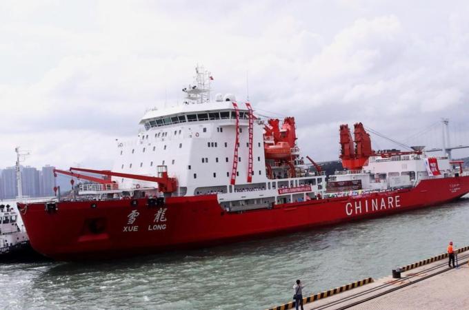 The Chinese research vessel and ice-brea