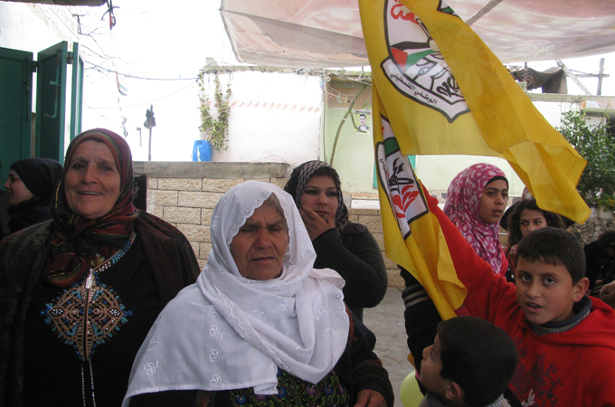 Palestinian supporters gather to welcome released prisoner Naim Sawamreh [Khalid Amayreh/Al Jazeera]