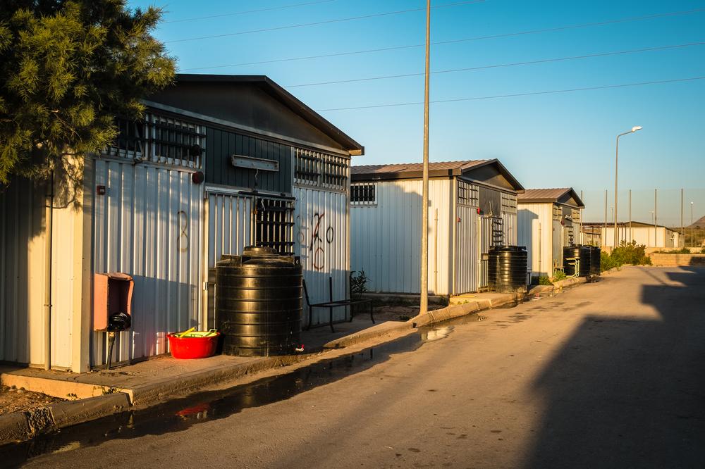 <p>There are approximately a dozen mobile shelters housing up to 300 prisoners at the Abu Sharda detention center for illegal migrants.</p>