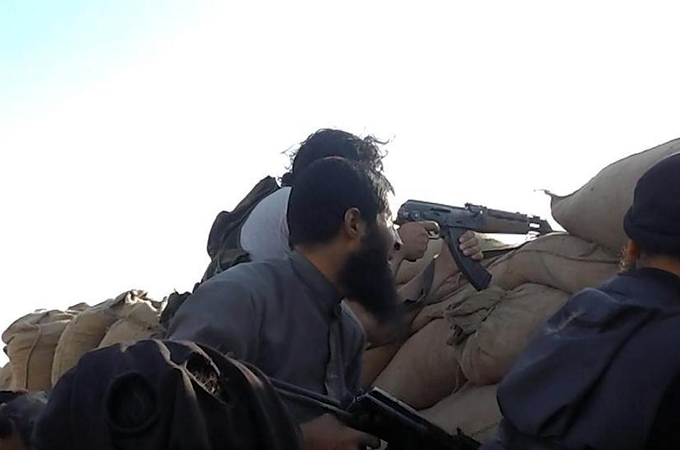 Clashes between Islamic State group fighters and the Syrian army have intensified [Islamic State group/Twitter]