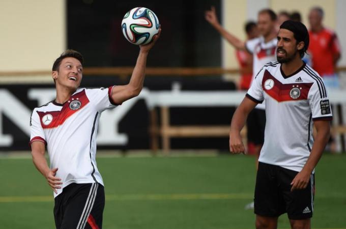Ozil (L) and Khedira have their roots in Turkey and Tunisia [AFP]