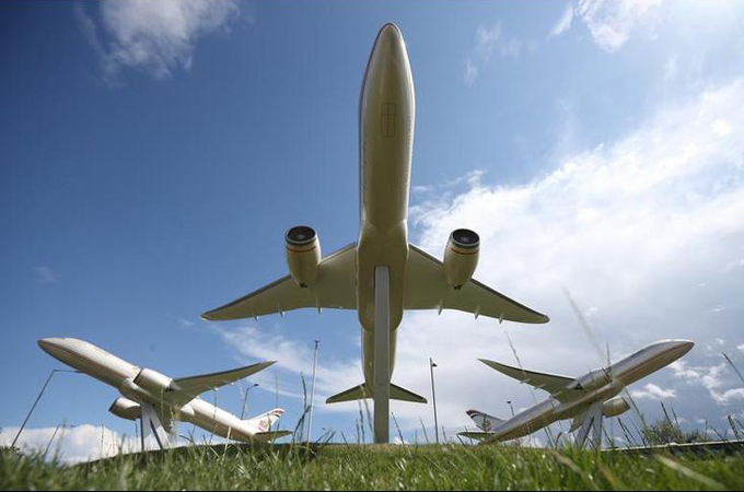 Models of Boeing 787 displayed at Heathrow Airport [Reuters]
