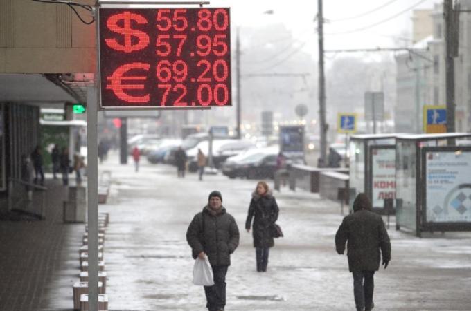 Leaving the euro, reverting to its own currency could mean Greece will quickly recover [Getty Images]