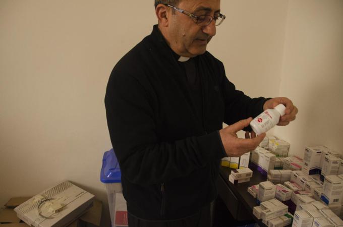 With aid funding for refugees at crisis levels, basic medication is all that is available [Aliza Reznick/Al Jazeera]