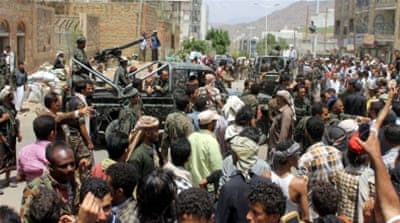 Yemenis protest against Houthis in front of special forces quarters in Taiz, Yemen [Getty]