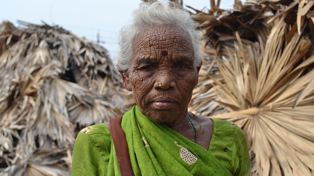 Mattanarayanamma is forced to beg at temples where some take pity and give her money [Umika Pidaparthy/Al Jazeera]
