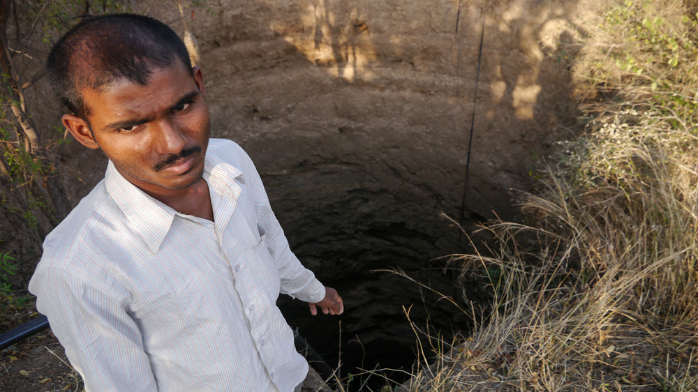 Jaivant Thackery shows the well where his father ended his life [Baba Umar/Al Jazeera]