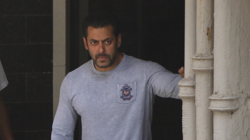 Bollywood Celebrities And Politicians Visit Salman Khan At His Residence A Day After Verdict In Hit And Run Case