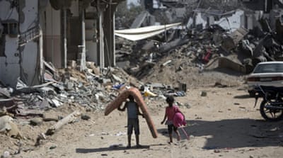 Palestinians salvage items from the rubble of destroyed buildings in part of Gaza City''s al-Tufah neighbourhood in August, 2014 [Getty]
