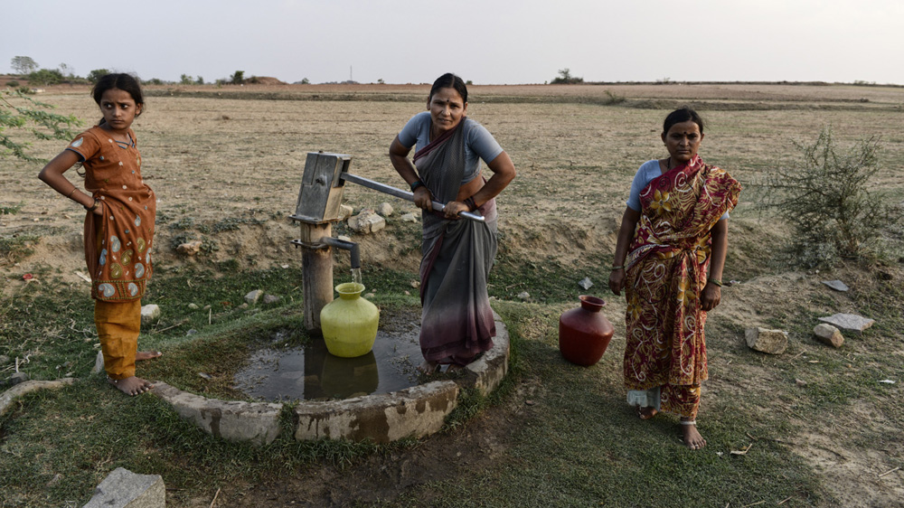 Women use a well as the only source of available water [Zigor Aldama/Al Jazeera]