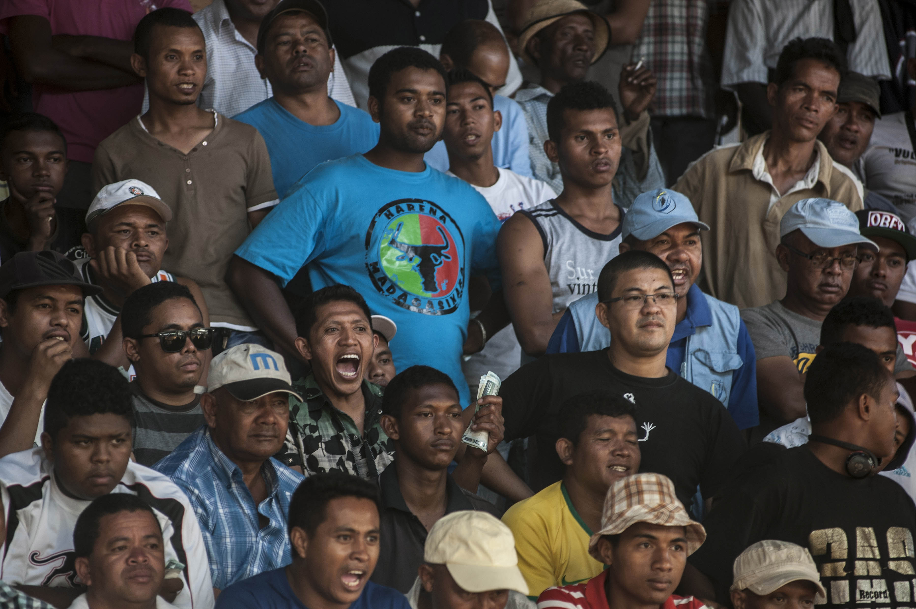 cockfighting in Madagascar/ DO NOT USE/ RESTRICTED