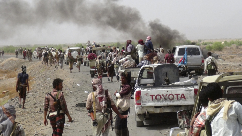 Fighters loyal to Yemen''s President Abd-Rabbu Mansour Hadi gather on a road leading to the al-Anad military and air base in the country''s southern province of Lahe