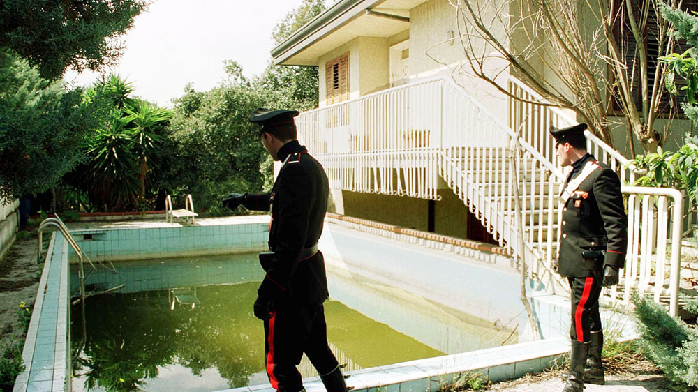 Italian Carabinieri search the house of Mafia boss 'Toto' Riina during an investigation [Alessandro Fucarini/AP]