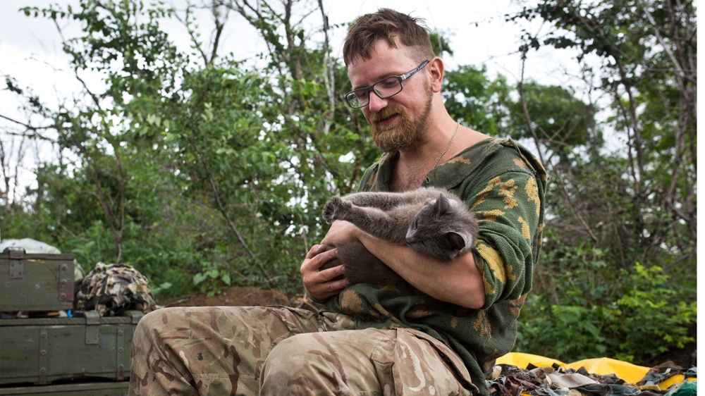 Linsa welcomes another comrade, Cashmar the cat - or Pepil, as Dragon prefers to call it [Virginie NGUYEN HOANG] 