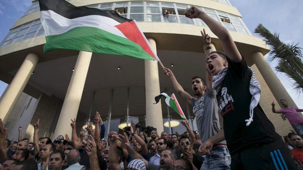 Israeli Arabs take part in a a pro-Palestinian rally in the northern Israeli town of Sakhnin