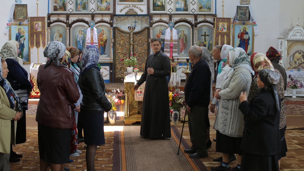  With the new priest, villagers say that they now can praise God in Ukrainian instead of the old Slavonic used by their previous priest [Rabii Kalboussi/Al Jazeera] 