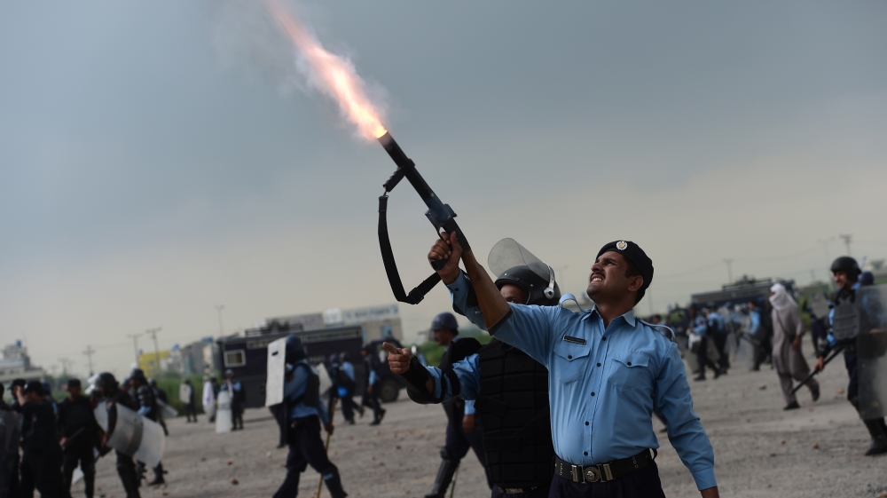 Clashes with Pakistani police who moved in to raze a slum in July left dozens wounded [AFP]