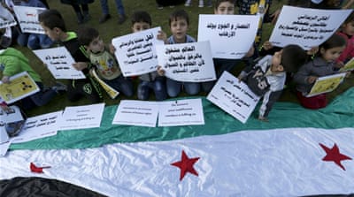 Syrian children call for the lifting of the siege off towns in Syria in front of the offices of the UN headquarters in Beirut [Reuters]