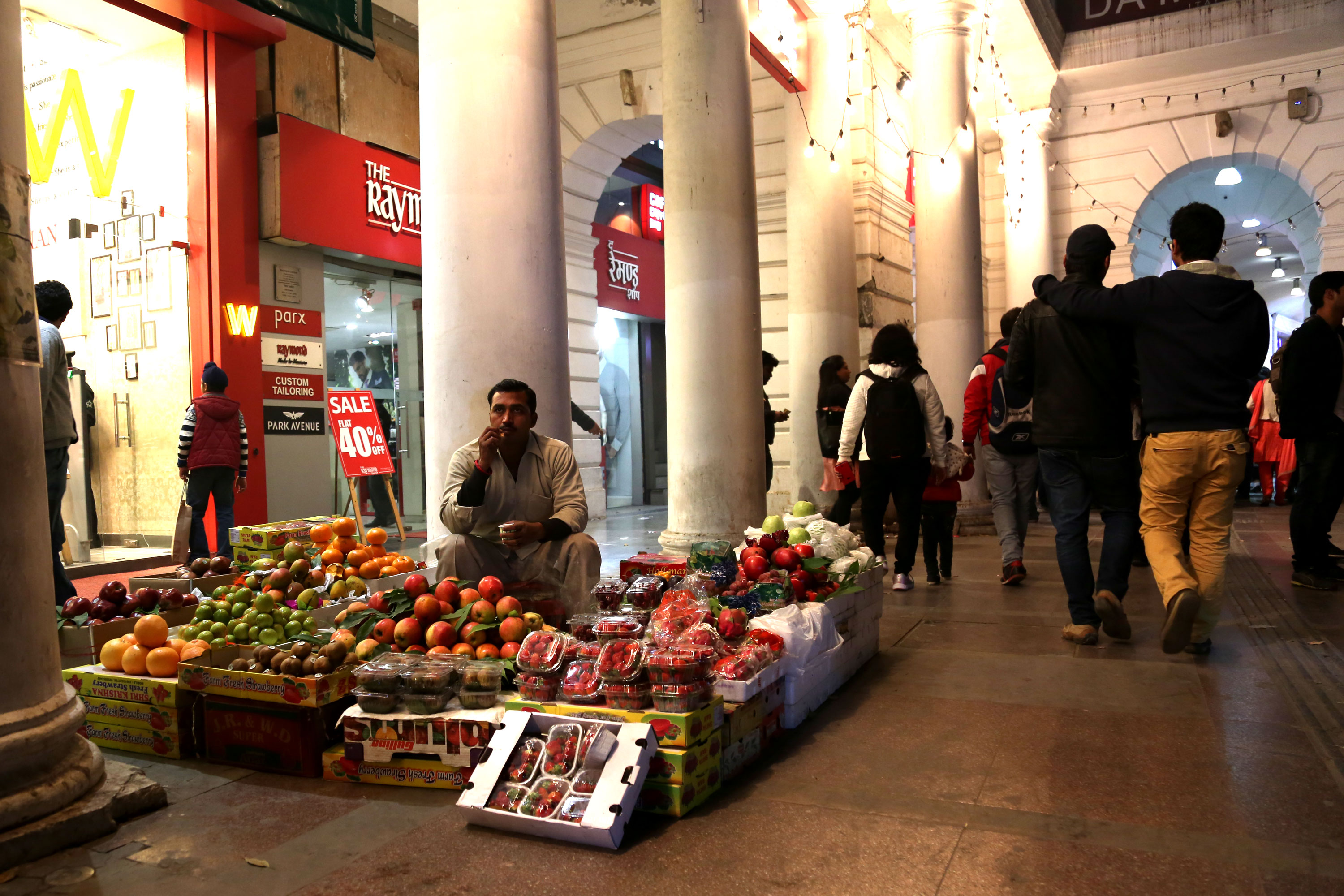 Street vendors Delhi India [Showkat Shafi/Al Jazeera]