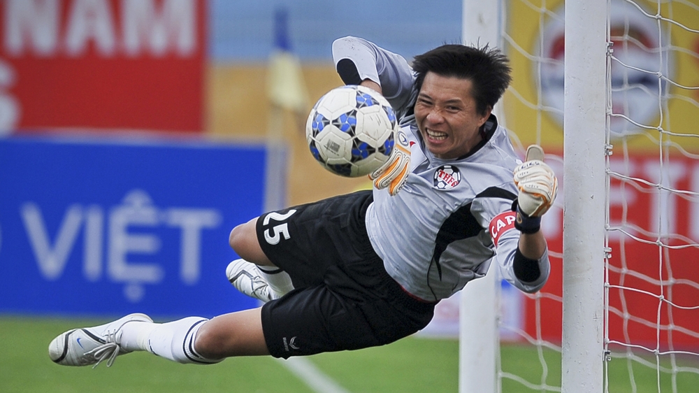 Vissai Ninh Binh's goalkeeper Nguyen Manh Dung was one of those arrested for illegally gambling on a match between his club and Malaysia's Kelantan [Na Son Nguyen/Al Jazeera] 