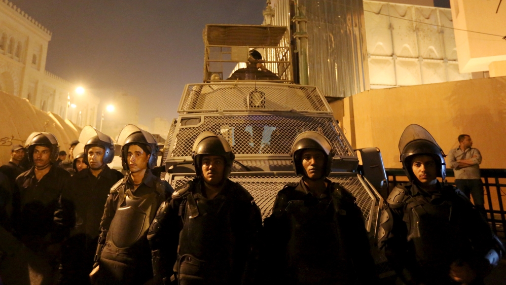 Riot police officers stand guard in front of the Cairo Security Directorate [REUTERS]