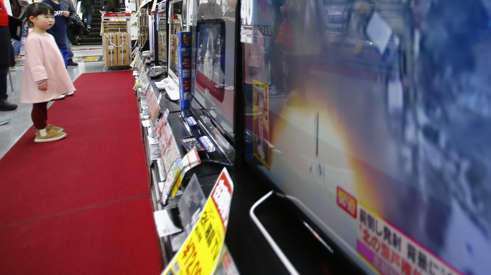 Children watch TV screens reporting North Korea''s rocket launch at an electronics store in Tokyo