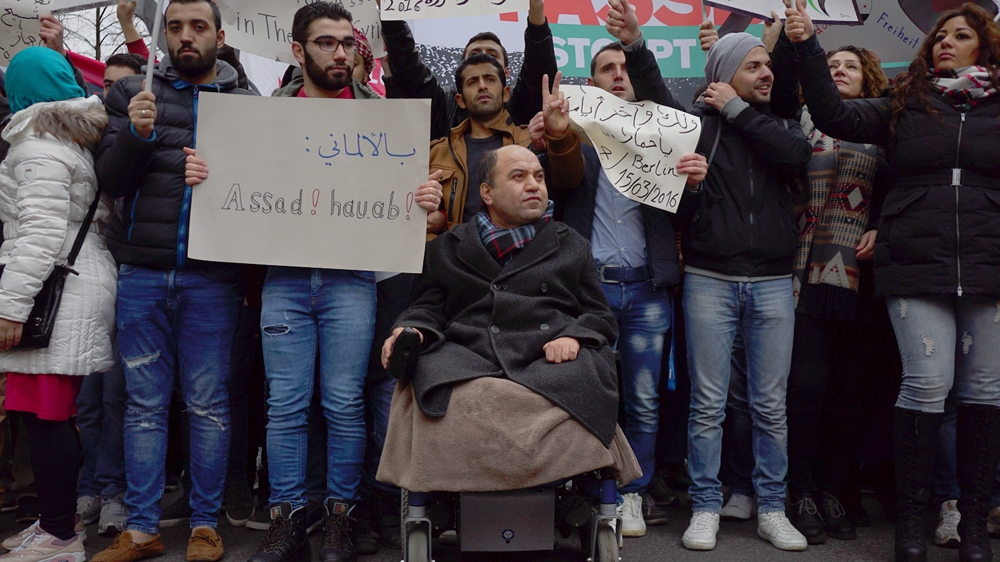 About 500 Syrian activists and refugees gathered under Brandenburg Gate in Berlin [Sorin Furcoi/Al Jazeera]