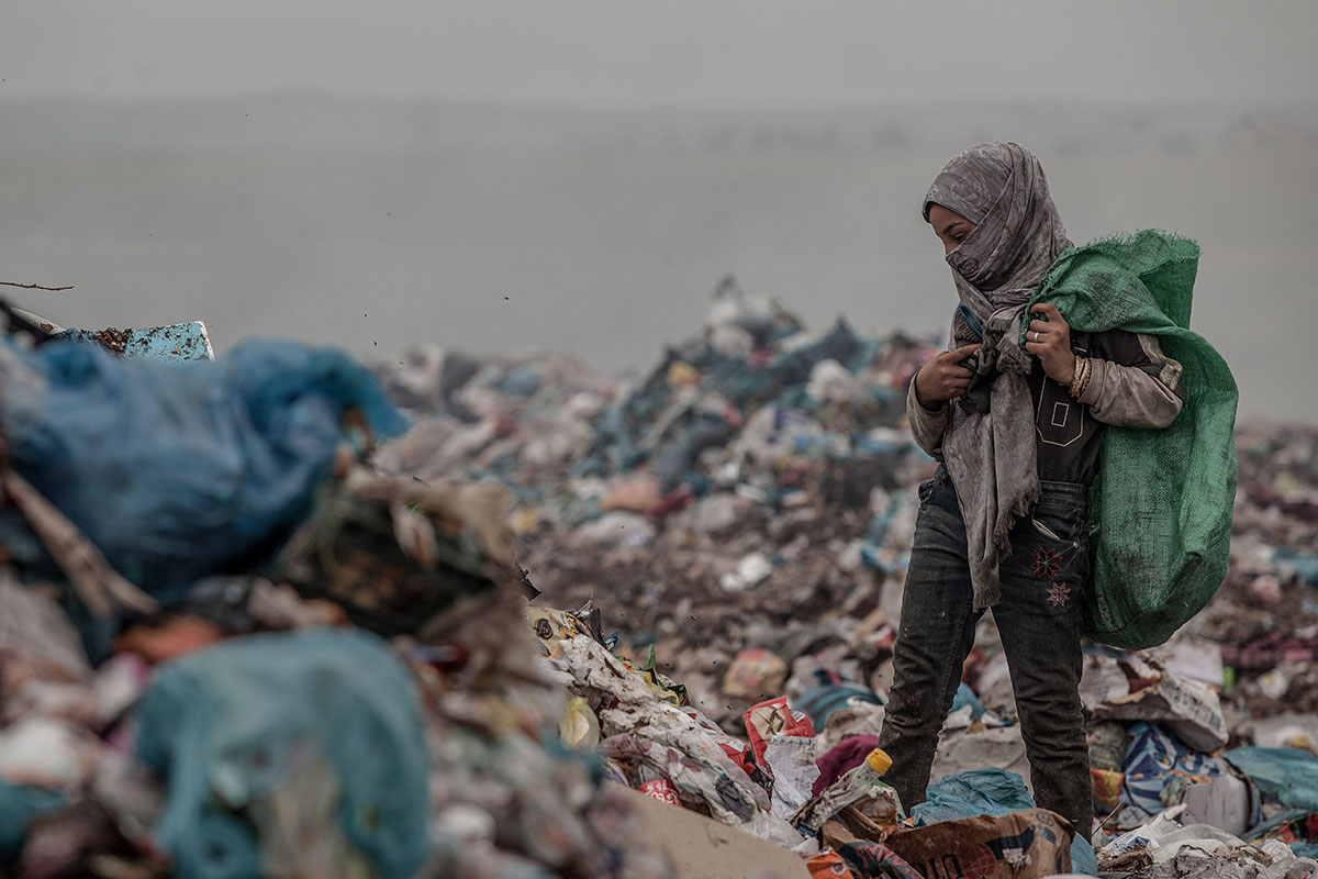 Please Do Not Use/ Iraqi children end up working in a landfill