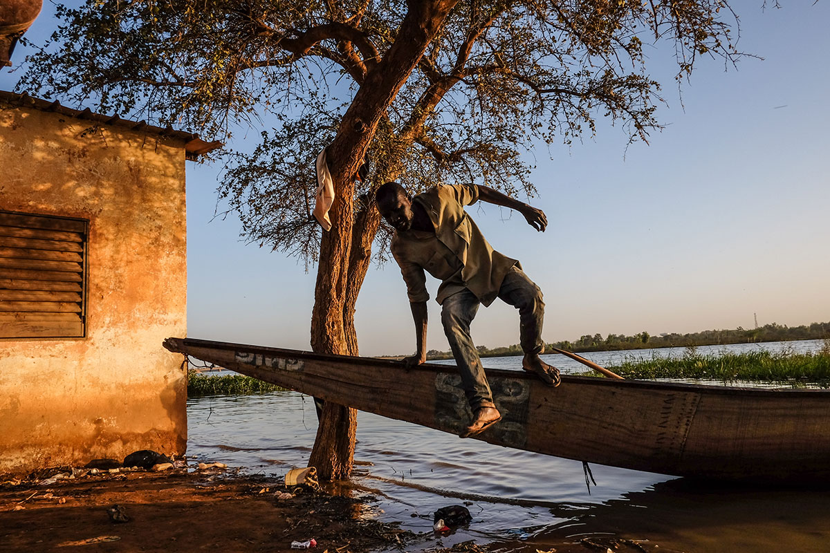 Current Life on the Niger River/ Please Do Not Use