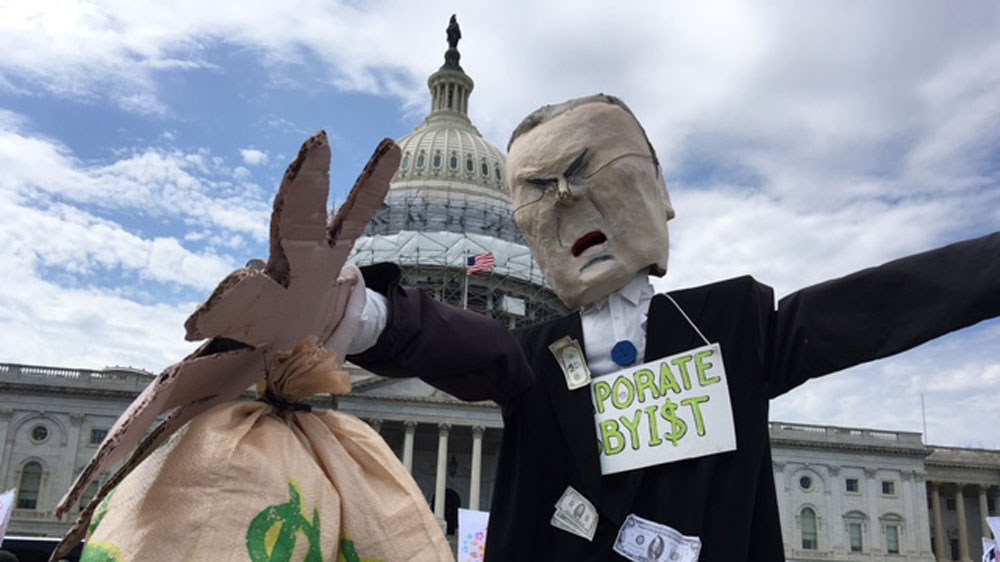 Police arrest protesters at US Capitol