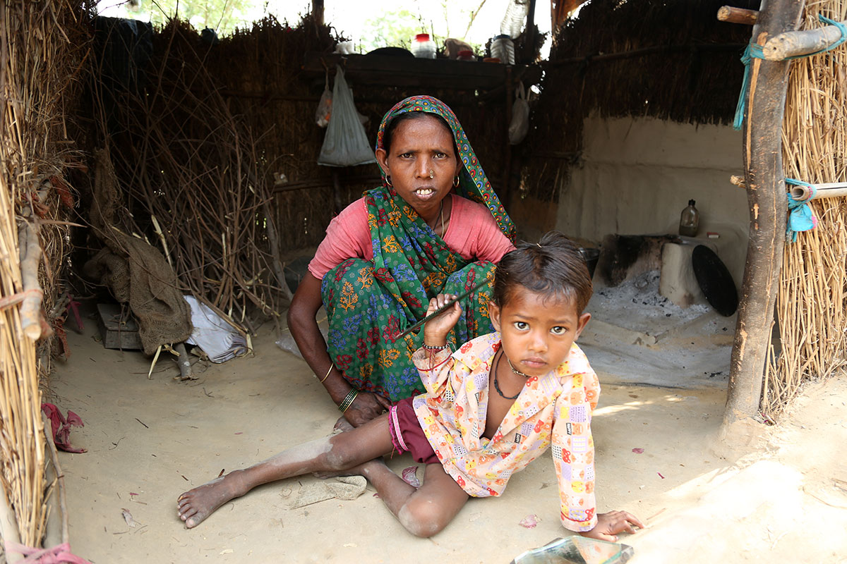 Free school under bridge for poor and needy children [Showkat Shafi/Al Jazeera]