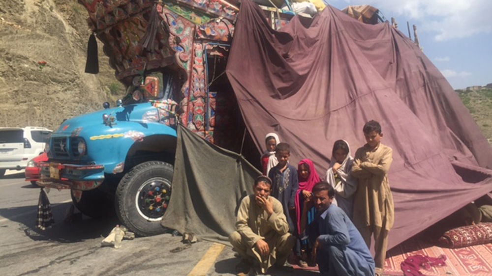 Lorry drivers have been forced to survive on the roadside for three days [Hameedullah Khan/Al Jazeera]