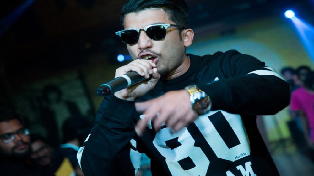 Naved Shaikh, who goes by the name Naezy, riddles, rhymes and rips his way through a song, with fans singing along to his politically charged lyrics [Vaibhav Jaiswal/Al Jazeera]