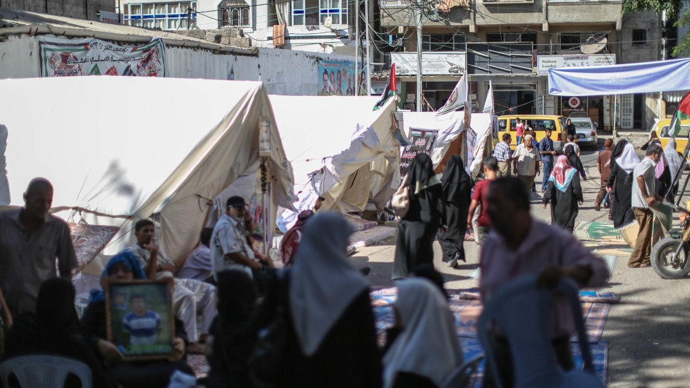 Some families have set up tents to sleep in the protest camp overnight [Ezz Zanoun/Al Jazeera]