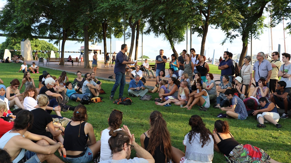 A training session on nonviolent activism was held near the dock [Laura Burdon-Manley/Al Jazeera] 