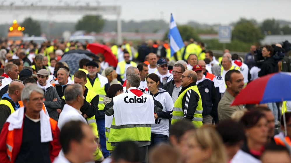 Protesters demand the dismantling of the 'Jungle' camp in Calais [Thibault Vandermersch/EPA]