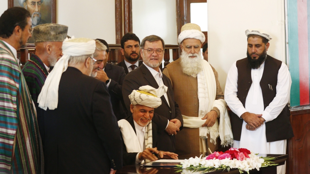 Hizb-e-Islami and Afghan government sign peace agreement draft