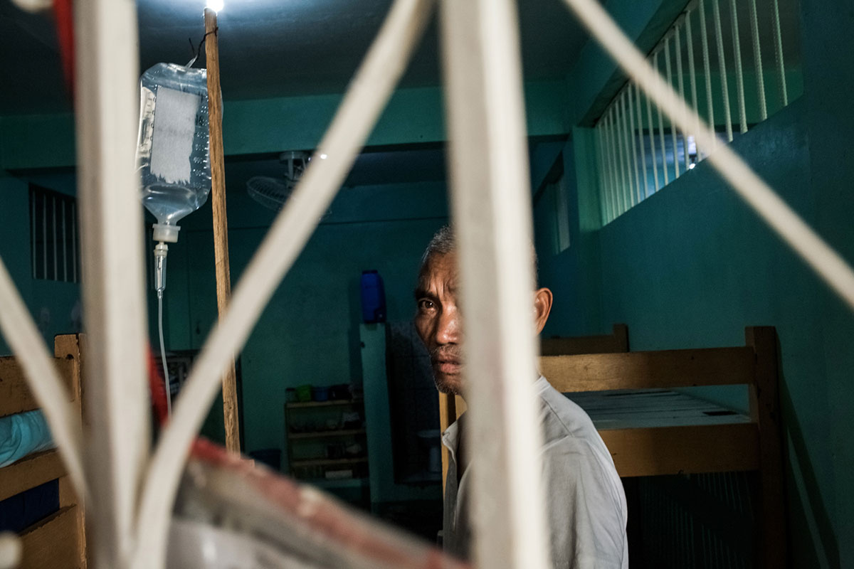 WAR ON DRUGS / Please Do Not Use