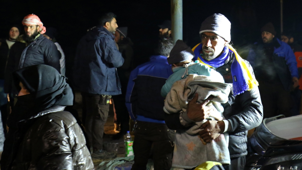 Evacuees from rebel-held east Aleppo arrive at the town of al-Rashideen [Ammar Abdullah/Reuters]