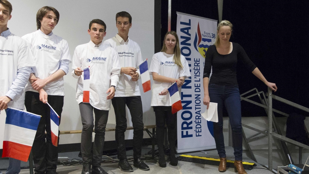 Youth supporters Le Pen
