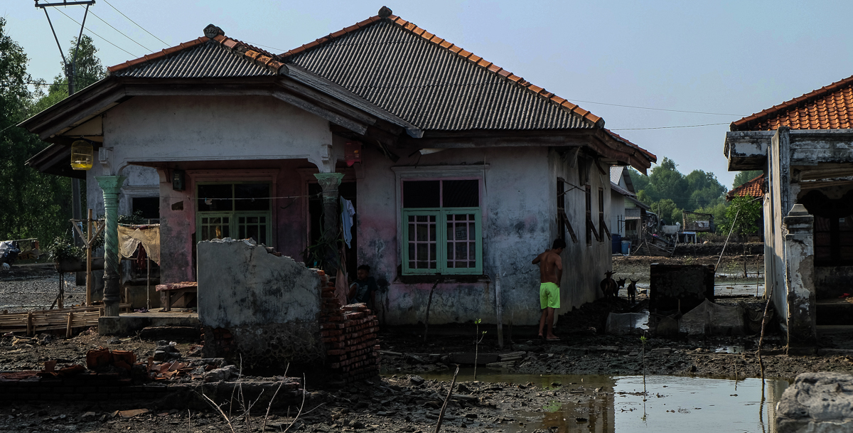 Drowning villages of Jakarta/ Please Do Not Use