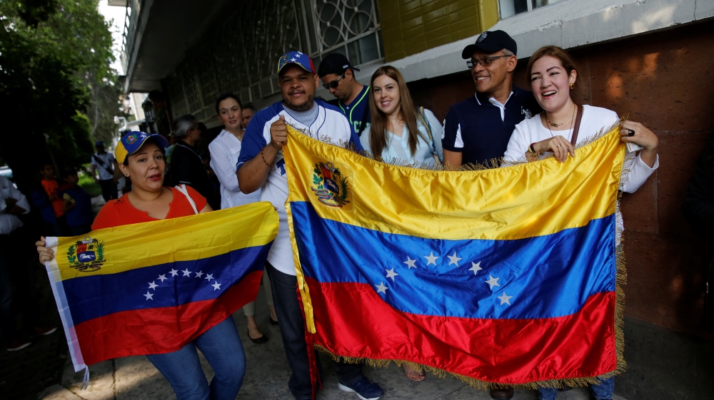 People wait to cast their votes during an unofficial plebiscite against Venezuela's President Nicolas Maduro's government, in Mexico City [Henry Romero/Reuters] 