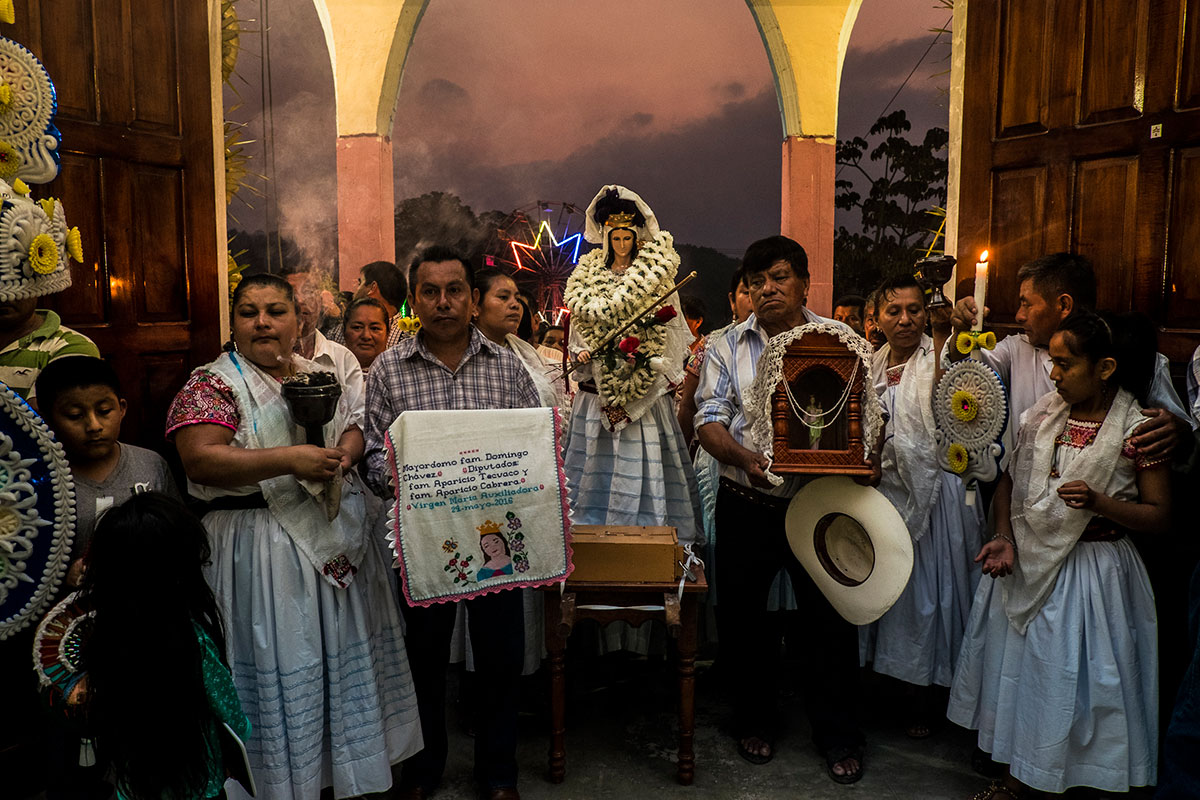 Under the wings of Unesco: Ritual flying in magical Cuetzalan/ Please Do Not Use