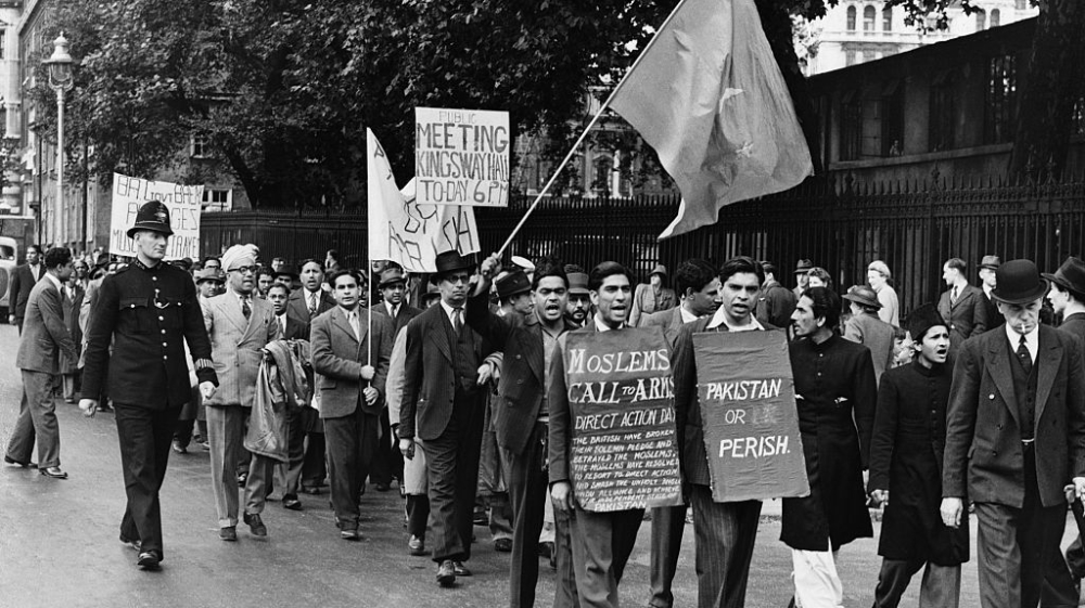 Indian Muslim League members demonstrating for the Partition of India and the creation of the state of Pakistan in London in August 1946 [Hulton-Deutsch Collection/Corbis via Getty Images]