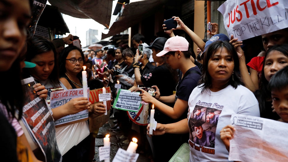 Protesters hold a candle vigil for a 17-year-old student, who was one of the latest casualties in Duterte's drug war [Reuters]