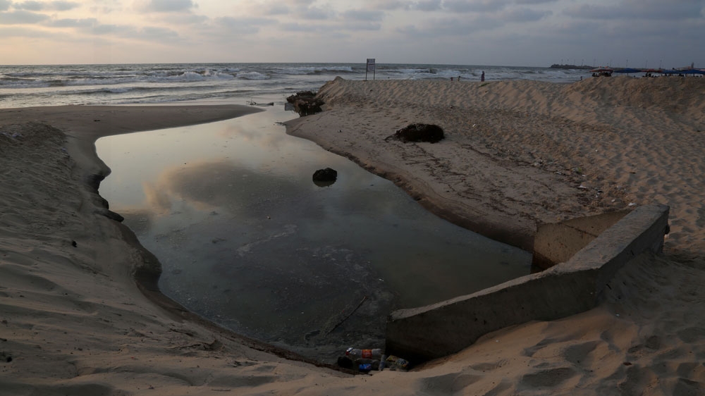 The pollution in Gaza has forced some of the beaches in southern Israel to shut down [Ahmed Abdelal/Al Jazeera]